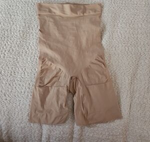 SKIMS Neutral Seamless Shapewear